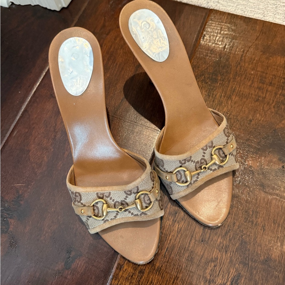 Gucci Brown Mules with Elegant Design